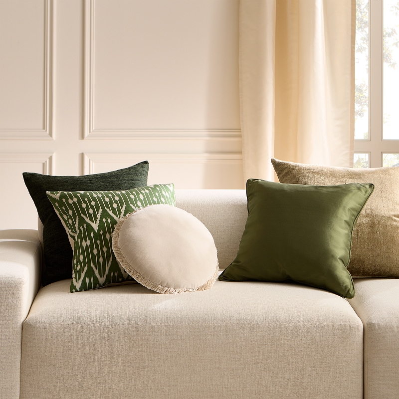 CB2-KSA-ENG-HP-2Oct26-Pillows-Block.jpg
